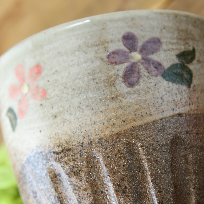 【益子焼】　マグカップ おしゃれ 下しのぎ カラフルお花模様　【単品１個】
