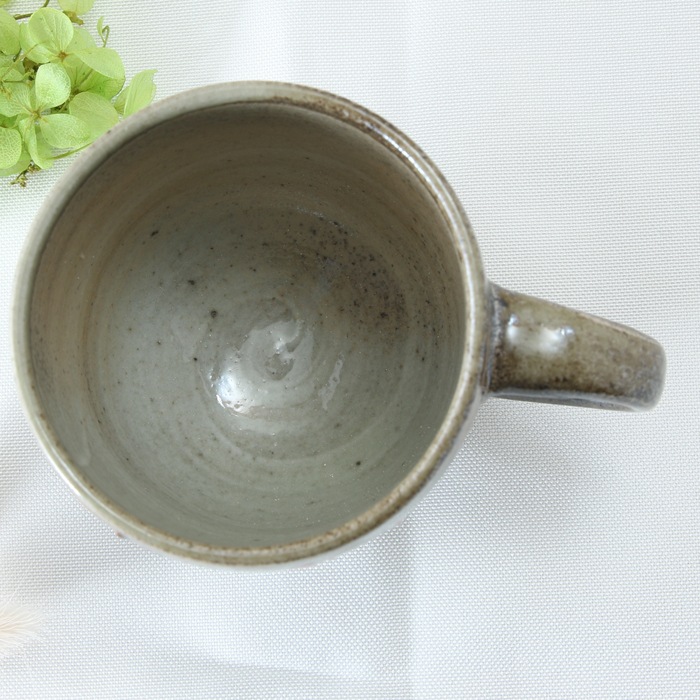 【益子焼】　マグカップ おしゃれ 下しのぎ さくら桜模様 明るめな風合いの炭化焼　【単品１個】