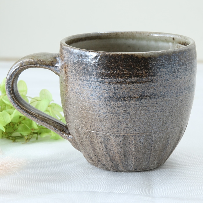 【益子焼】　マグカップ おしゃれ 下しのぎ さくら桜模様 明るめな風合いの炭化焼　【単品１個】