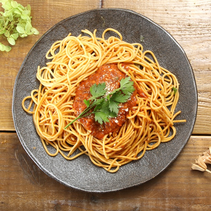 【益子焼】　パスタ皿　盛り皿　シンプル丸形　炭化焼き無地　パスタ皿約24.5cm 【単品１枚】