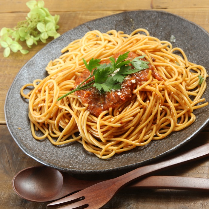 【益子焼】　パスタ皿　盛り皿　シンプル丸形　炭化焼き無地　パスタ皿約24.5cm 【単品１枚】