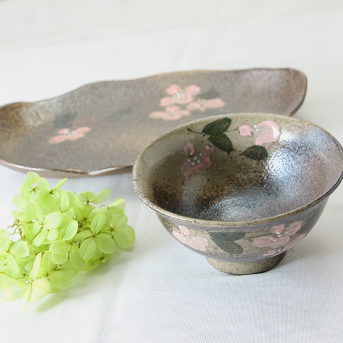 【益子焼】【送料無料】（沖縄・離島は送料880円）おかず皿2枚と夫婦茶碗の和食器お試し４点セット 紅白はなみずき 結婚祝い 結婚記念日などの贈り物にも最適 ※お一人様１回限定！返品不可商品