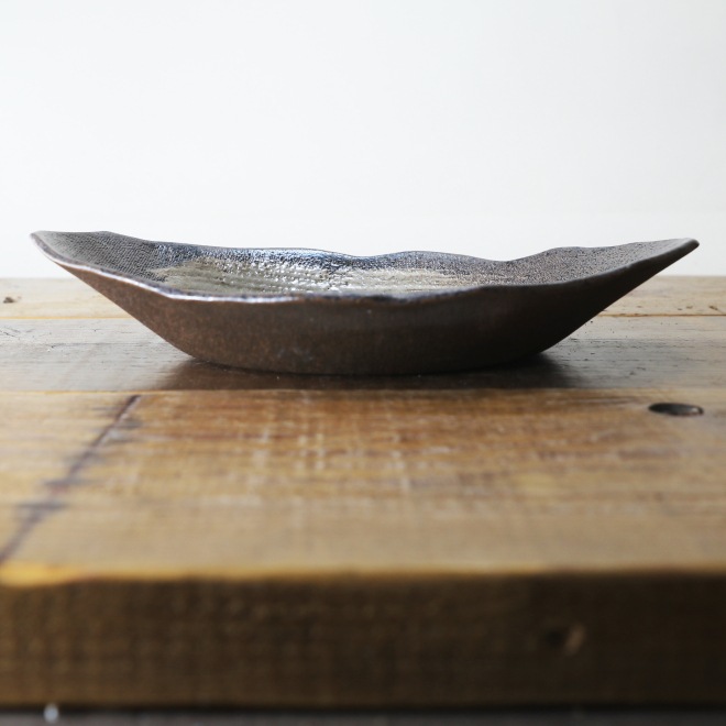 【益子焼】お蕎麦 カレー皿に たたら作り オーバル 変形 盛り鉢 刷毛目模様【単品１枚】