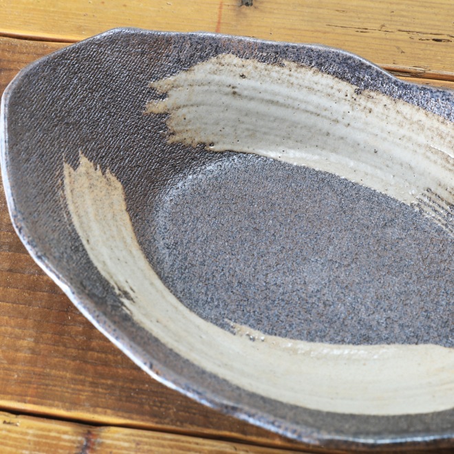 【益子焼】お蕎麦 カレー皿に たたら作り オーバル 変形 盛り鉢 刷毛目模様【単品１枚】