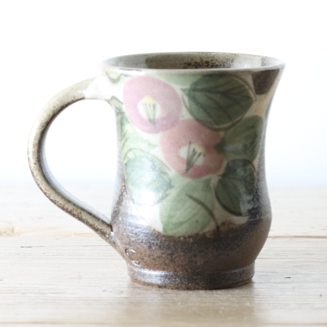 【益子焼】 おしゃれ 小さめビールジョッキ 小さめビアマグ ふだん使いのお手頃サイズ マグカップにも 優しい風合いのつばき模様 ふっくら形 【単品1個】