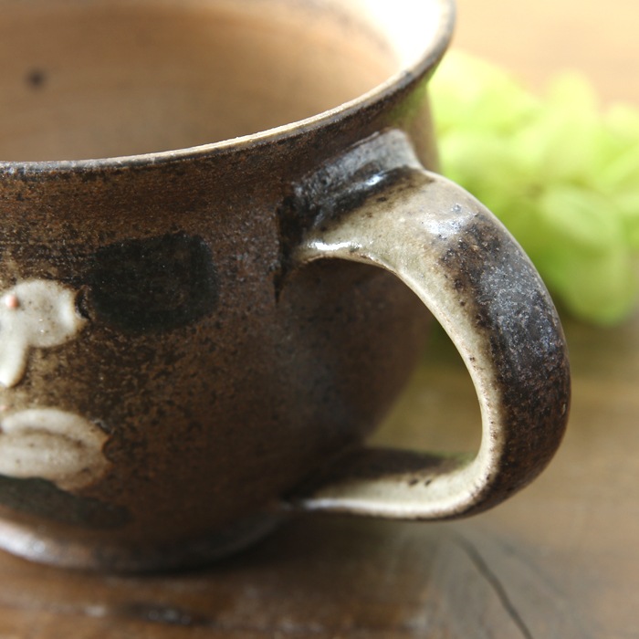 【益子焼】【送料無料】（沖縄・離島は送料880円）マグカップ2個とケーキ皿2枚のおうちカフェお試し４点セット 紅白はなみずき 結婚祝い 結婚記念日などの贈り物にも最適 ※お一人様１回限定！返品不可商品