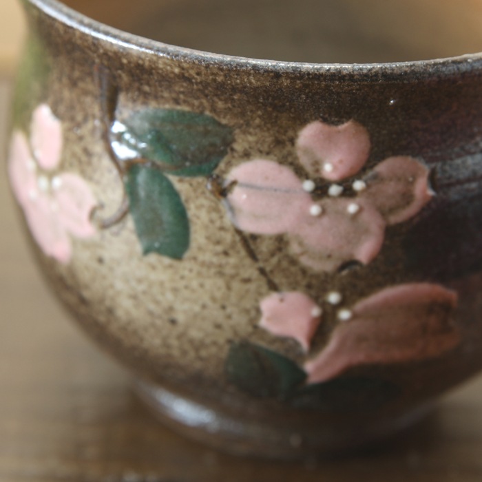 【益子焼】【送料無料】（沖縄・離島は送料880円）マグカップ2個とケーキ皿2枚のおうちカフェお試し４点セット 紅白はなみずき 結婚祝い 結婚記念日などの贈り物にも最適 ※お一人様１回限定！返品不可商品