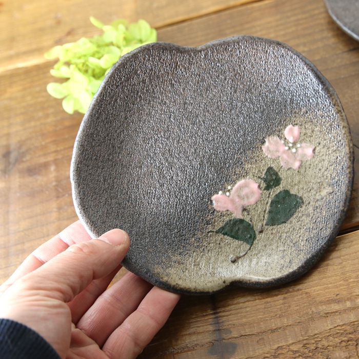 【益子焼】【送料無料】（沖縄・離島は送料880円）マグカップ2個とケーキ皿2枚のおうちカフェお試し４点セット 紅白はなみずき 結婚祝い 結婚記念日などの贈り物にも最適 ※お一人様１回限定！返品不可商品