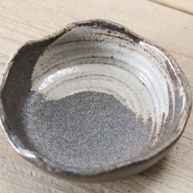 【益子焼】縁の豪快な変形 たたら小鉢 ミニサイズ 【単品１枚】