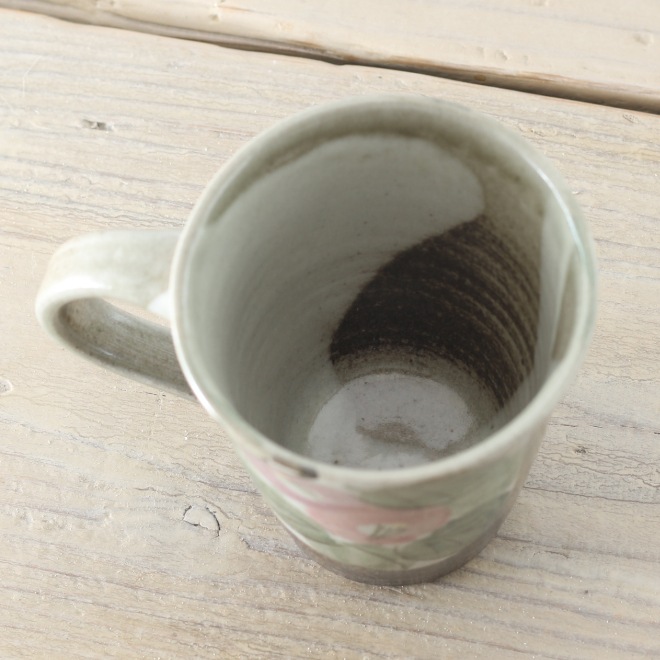【益子焼】おしゃれ 小さめビールジョッキ 小さめビアマグ ふだん使いのお手頃サイズ マグカップにも 優しい風合いのつばき模様 細めなスリム形 【単品1個】