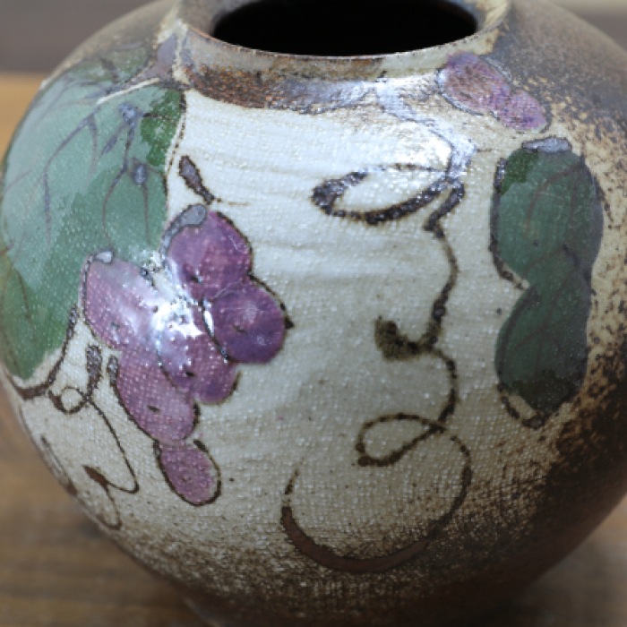 【益子焼】 花瓶 花器 フラワーベース 高さ15cm 丸く膨らませた壺 小さめ 一点物 【布目ぶどう模様 単品1個】