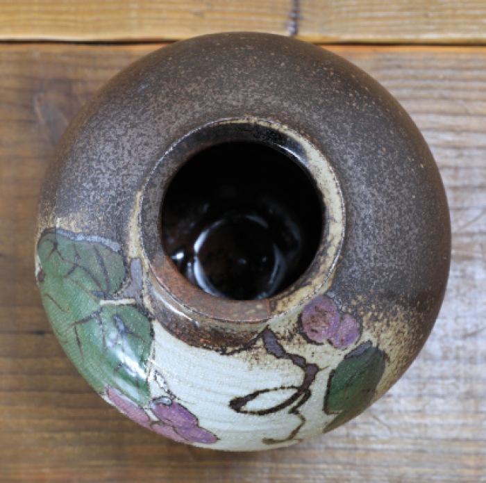 【益子焼】 花瓶 花器 フラワーベース 高さ15cm 丸く膨らませた壺 小さめ 一点物 【布目ぶどう模様 単品1個】