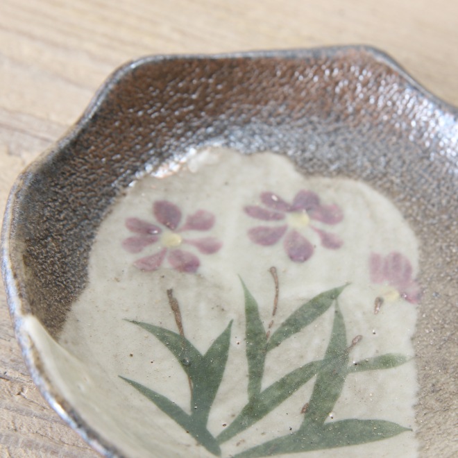 【益子焼】縁の豪快な変形 和菓子小皿 焼き肉のたれ入れのお皿 【単品１枚】