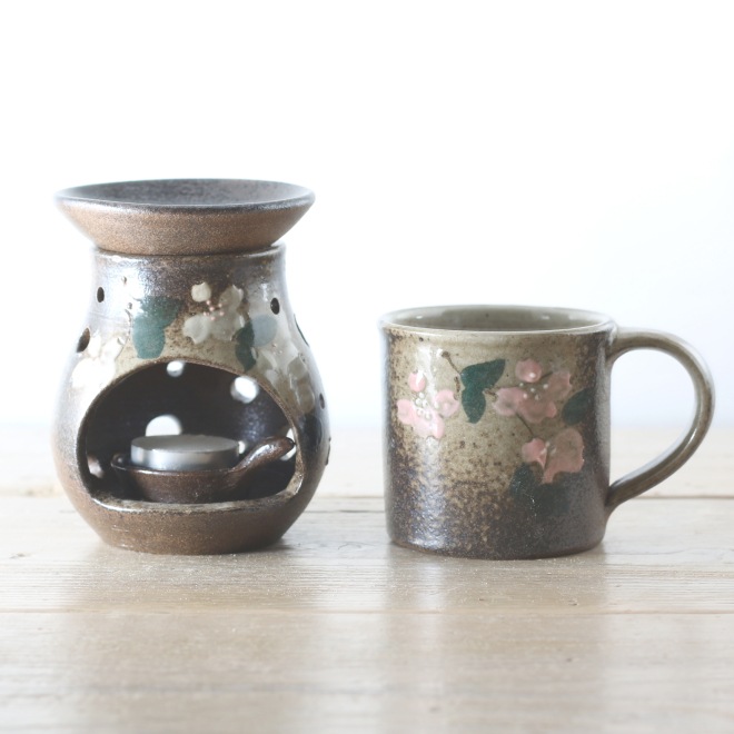 【益子焼】 茶香炉 マグカップセット 当店の人気商品をセットにしました 【茶香炉：花水木白】【マグカップ：花水木ピンク】のセット ご自分用にも 贈り物にもぴったり ※簡易包装・ギフト包装は備考欄でお申し付けください※