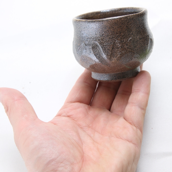 【益子焼】 酒器 酒器セット 片口酒入れ おちょこ お猪口 炭化焼無地 粗削りのしのぎ 【片口酒入れ１個・ぐい呑２個のセット】