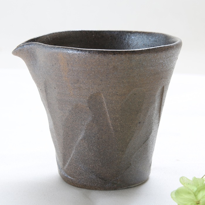 【益子焼】 酒器 酒器セット 片口酒入れ おちょこ お猪口 炭化焼無地 粗削りのしのぎ 【片口酒入れ１個・ぐい呑２個のセット】