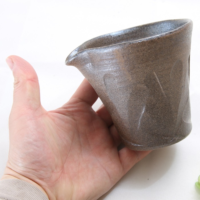 【益子焼】 酒器 酒器セット 片口酒入れ おちょこ お猪口 炭化焼無地 粗削りのしのぎ 【片口酒入れ１個・ぐい呑２個のセット】