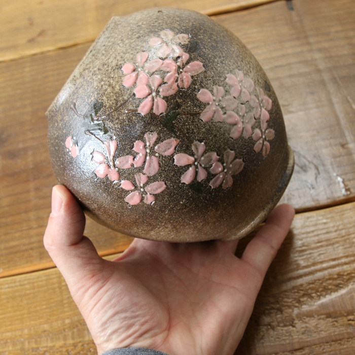 【益子焼】 花瓶 花器 フラワーベース 高さ13cm 丸く膨らませた壺 小さめ 一点物 【さくら桜模様 単品1個】