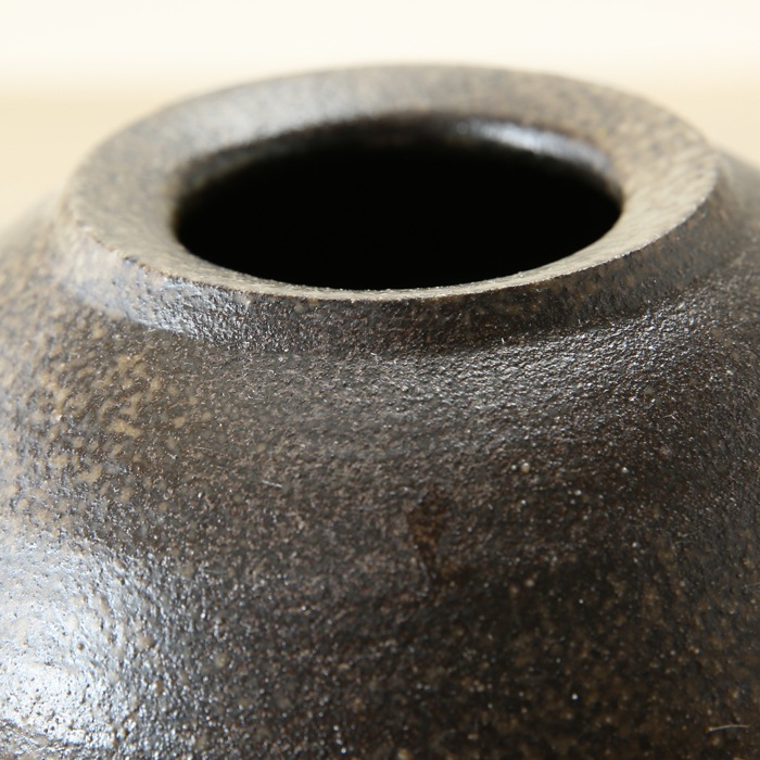 益子焼?　多面体鉄釉文字文花瓶　高さ30cm 益子焼? 多面体鉄釉文字文花瓶 高さ30cm 美術品・アンティーク