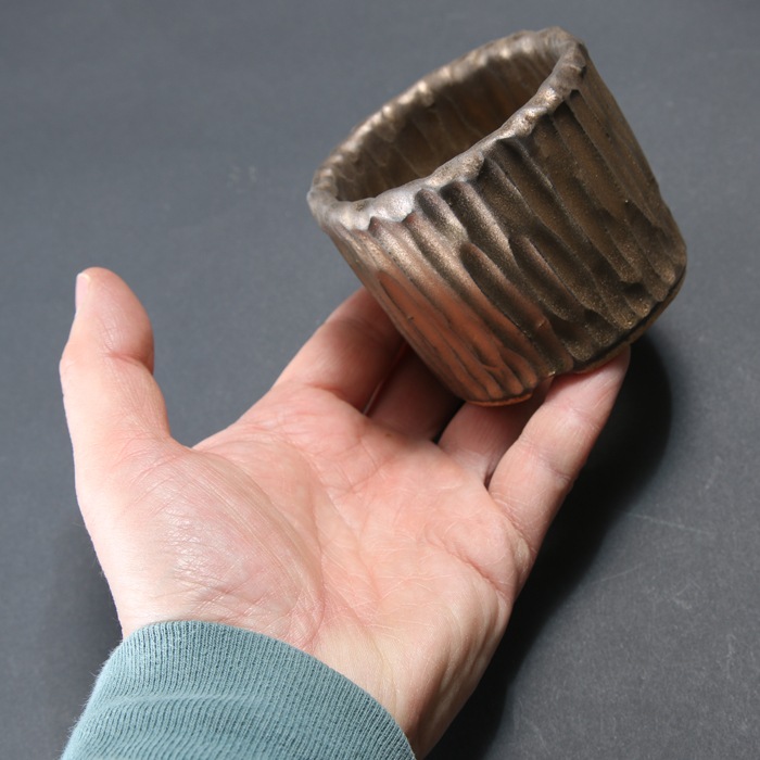 【益子焼】 2.6号鉢 植木鉢 陶器鉢 塊根植物 アガベ サボテン 【深山金鉢・しのぎ手・ストレート】 高さ約6.5cm 一点物 作家 陶芸家 横山雄一作
