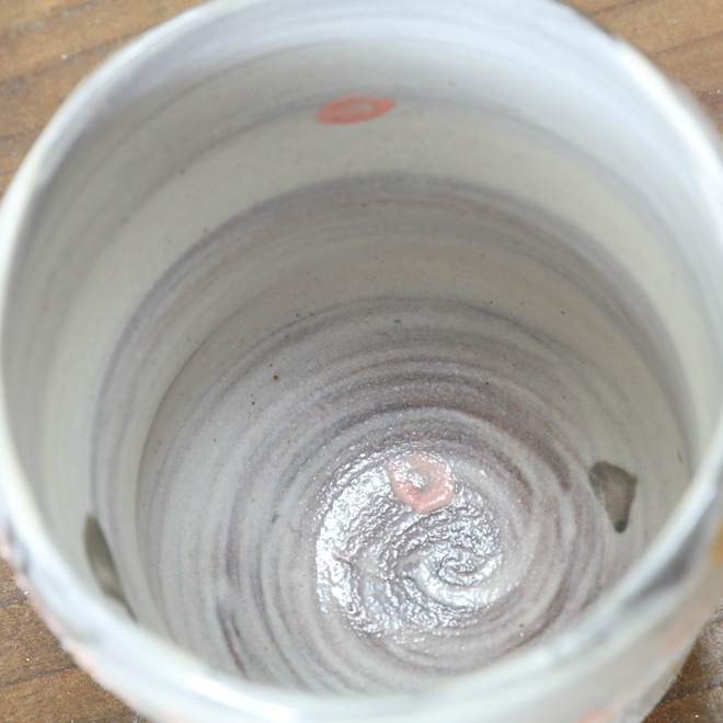 【益子焼】 夫婦湯呑み 赤土の生地と刷毛目 さくら桜 金銀上絵付け 夫婦湯呑みセット 一点物 （ 長寿のお祝い 退職祝い 退職記念 ご自分へのご褒美 などの贈り物にも）