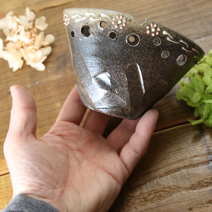 【益子焼】 蚊取り線香入れ 蚊取り線香ホルダー おしゃれ 荒しのぎ 炭化焼きお花いっちん模様 陶器 サイズ小 小さめ ミニサイズ【陶器本体1個・棒1本付き】※蚊取り線香は付きません