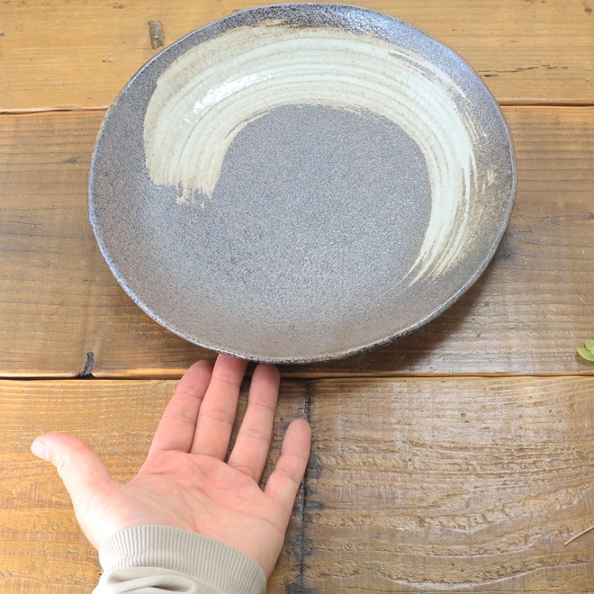 【益子焼】おしゃれ カフェ器 カフェ使用 ワンプレート丸深皿 深さのある ワンプレート皿 約27cm 炭化焼シリーズ 刷毛目模様 単品1枚