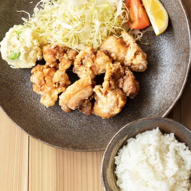 【益子焼】おしゃれ カフェ器 カフェ使用 ワンプレート丸深皿 深さのある ワンプレート皿 約27cm 炭化焼シリーズ 刷毛目模様 単品1枚