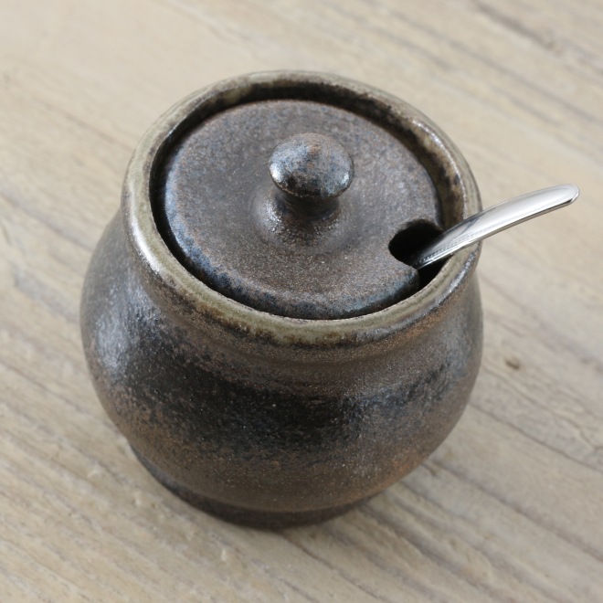 益子焼 蓋もの yatsuda kie | 陶器市に向けて 蓋物の絵付け中です🎨 🌸2025益子