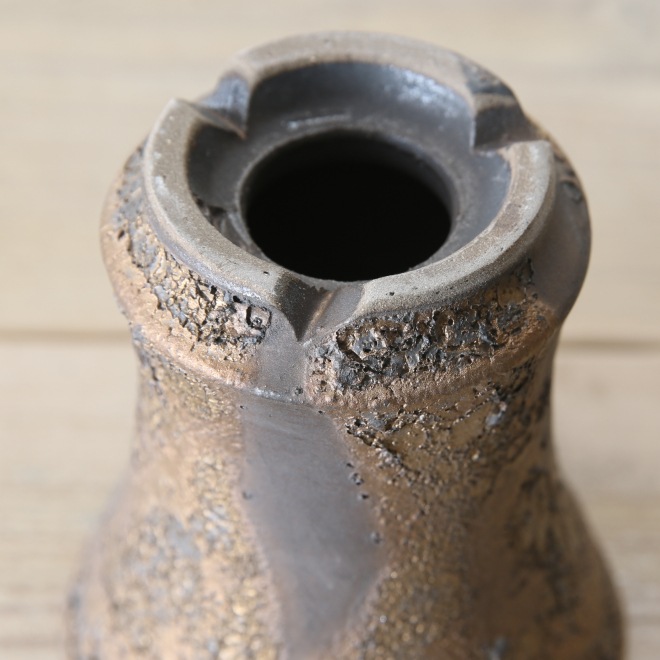 【益子焼】 3.1号鉢 植木鉢 陶器鉢 塊根植物 アガベ サボテン 【NEW銀河鉢クレーター・Black＆Gold・gold多め】 高さ約10.3～11cm 作家 陶芸家 横山雄一作