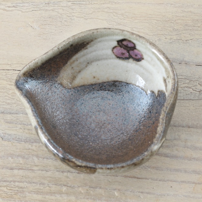 【益子焼】ハート風の小さなドレッシング入れ 小さな豆小鉢　片口風【布目ぶどう模様・単品１個】
