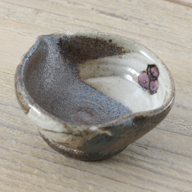 【益子焼】ハート風の小さなドレッシング入れ 小さな豆小鉢　片口風【布目ぶどう模様・単品１個】