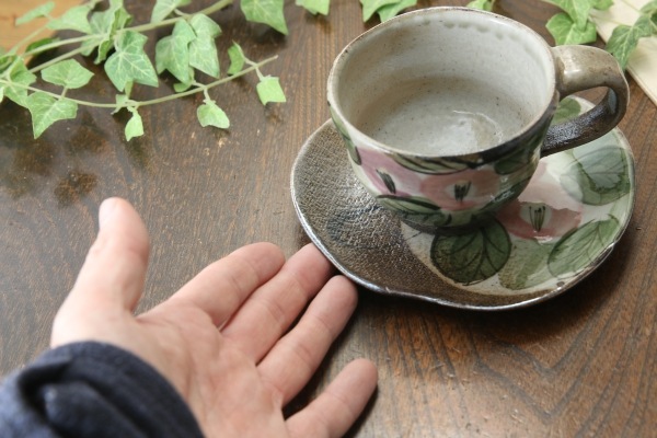 【益子焼】コーヒーカップ＆ソーサー　お手頃なサイズ　段形のカップ　【優しい風合いのつばきシリーズ・単品１客】