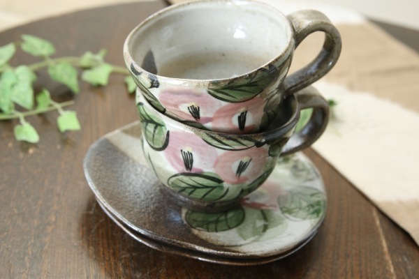 【益子焼】コーヒーカップ＆ソーサー　お手頃なサイズ　段形のカップ　【優しい風合いのつばきシリーズ・単品１客】