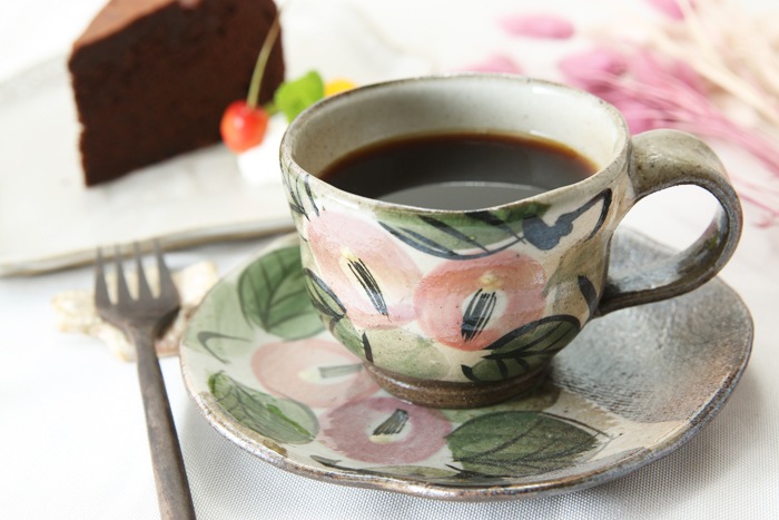 【益子焼】コーヒーカップ＆ソーサー　お手頃なサイズ　段形のカップ　【優しい風合いのつばきシリーズ・単品１客】