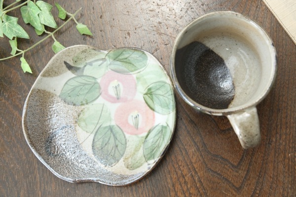 【益子焼】コーヒーカップ＆ソーサー　お手頃なサイズ　段形のカップ　【優しい風合いのつばきシリーズ・単品１客】