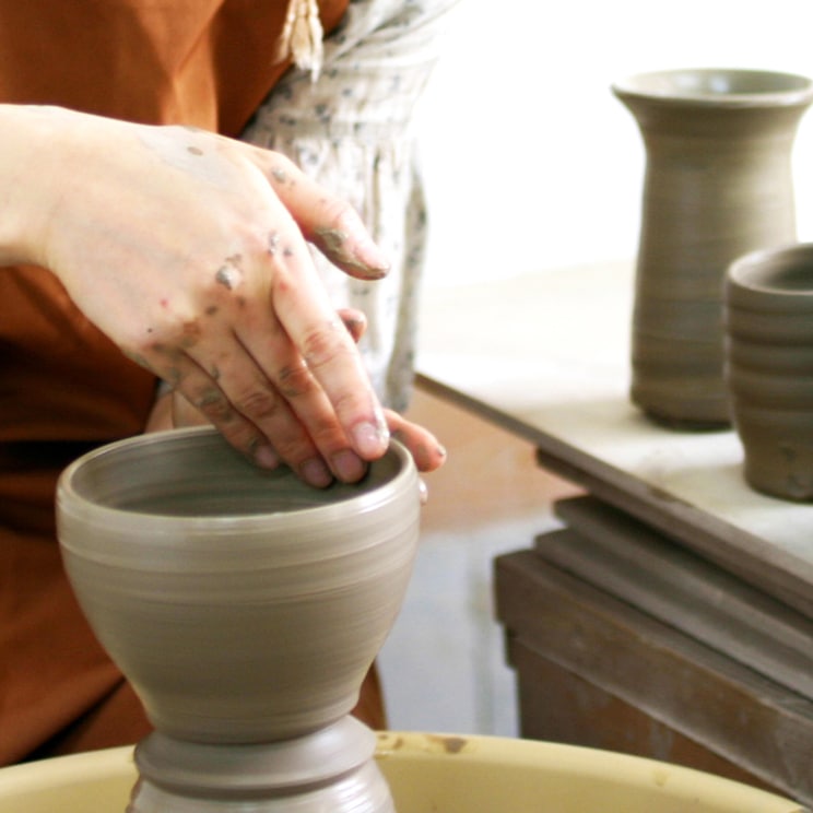 「楽しいっ！をギフトに♪」自然たっぷりの栃木県益子町で陶芸体験 「陶芸ろくろ体験チケット １名様分」 初めての方でも楽しくろくろ体験ができます 作品1～2個付き・配送料込み・ギフト箱入り