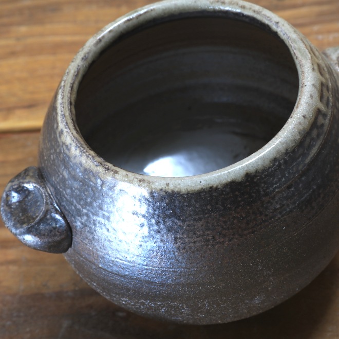 【益子焼】梅干し入れ 陶器 丸くふっくらとした壺風のデザイン 渋さのある炭化焼 梅干し風のつまみ 梅干し壺 【単品1個】