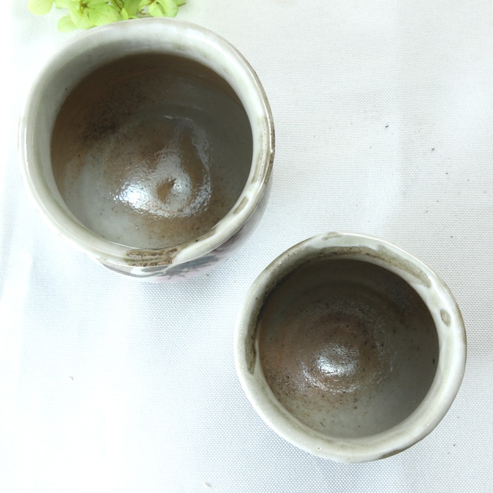 【益子焼】 夫婦湯呑み 益子焼らしいポッテリとしたデザイン 流し掛け ホタルブクロ 蛍袋 模様