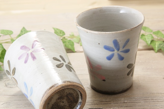 【益子焼】お花いっぱいのフリーカップ【白化粧炭化焼シリーズ】【単品１個】