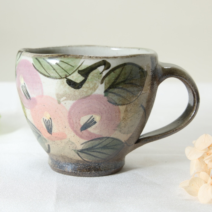 【益子焼】マグカップ 丸くふっくら　【優しい風合いのつばき模様・単品１個】