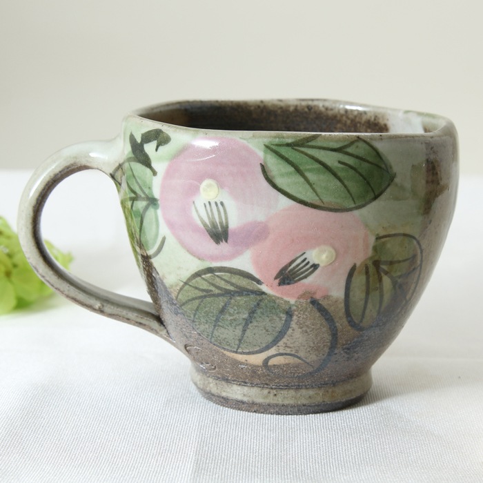 【益子焼】マグカップ 丸くふっくら　【優しい風合いのつばき模様・単品１個】