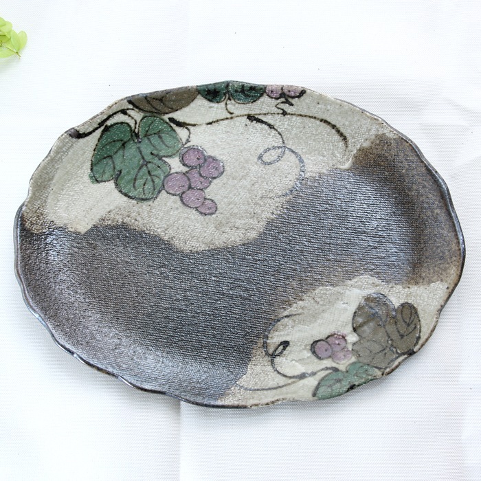 【益子焼】 縁がポコポコ変形したデザイン オーバル フラット パン皿 パンプレート サイズ中 中皿 布目ぶどう 単品1枚