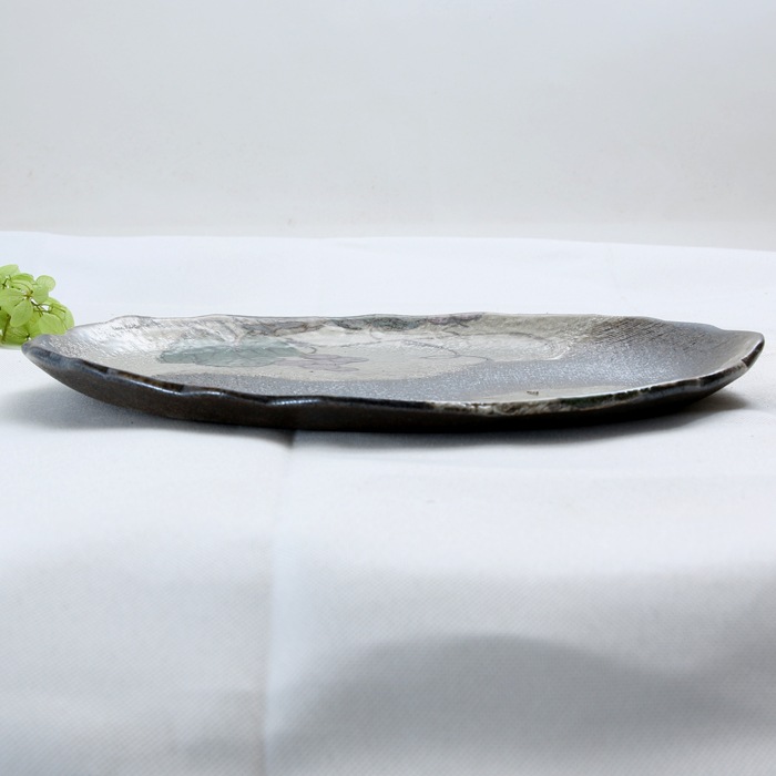 【益子焼】 縁がポコポコ変形したデザイン オーバル フラット パン皿 パンプレート サイズ中 中皿 布目ぶどう 単品1枚