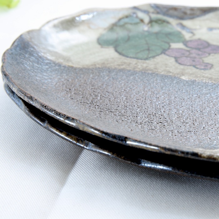 【益子焼】 縁がポコポコ変形したデザイン オーバル フラット パン皿 パンプレート サイズ中 中皿 布目ぶどう 単品1枚