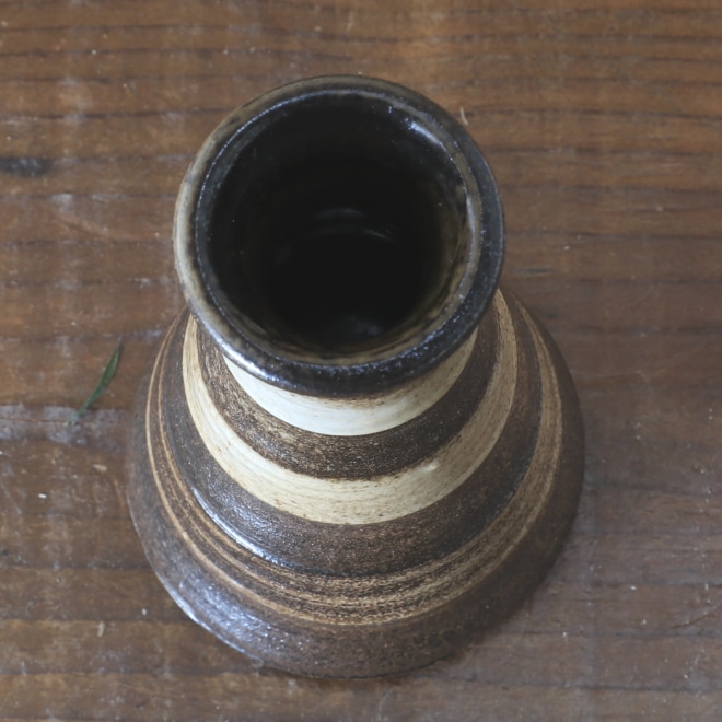 【益子焼】 一輪挿し 素朴な陶器にお花を飾る 炭化焼 ろくろ成形 花瓶 (本体の高さ約15cm)一点物 【単品1個】