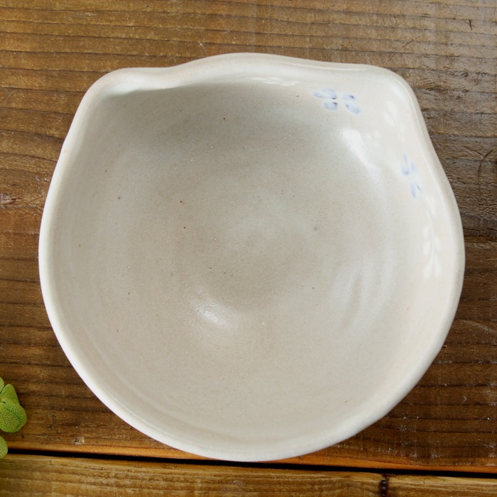 益子焼 益子焼 フードボウル ペット 餌入れ おしゃれ 食器 陶器 釉薬シリーズ 淡いお花模様 白系釉とキャラメル色 単品１個 フードボウル ペット 餌入れ 食器 益子焼 通販 益子焼窯元よこやま