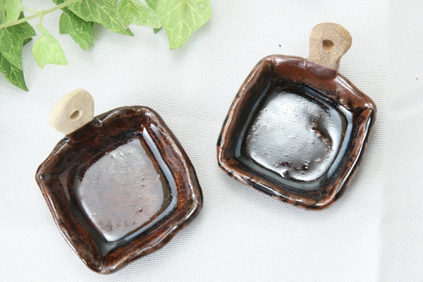 【益子焼】つやあり益子あめ黒の四角風　小さな豆小鉢・ディップ皿【単品１枚】