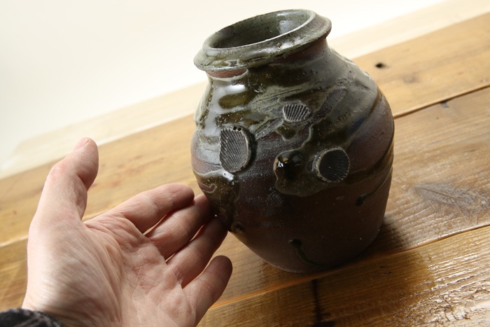【益子焼】 花器 花瓶 花びん フラワーベース 花生け 花活け 壺 つぼ 壷 作家のこだわり 赤貝文様花器　高さ15cm 1点もの ( 定年 退職 贈り物 退職祝い 退職記念 自分へのご褒美 などの贈り物に )