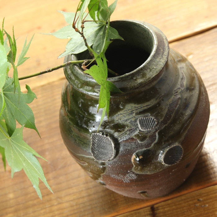 【益子焼】 花器 花瓶 花びん フラワーベース 花生け 花活け 壺 つぼ 壷 作家のこだわり 赤貝文様花器　高さ15cm 1点もの ( 定年 退職 贈り物 退職祝い 退職記念 自分へのご褒美 などの贈り物に )